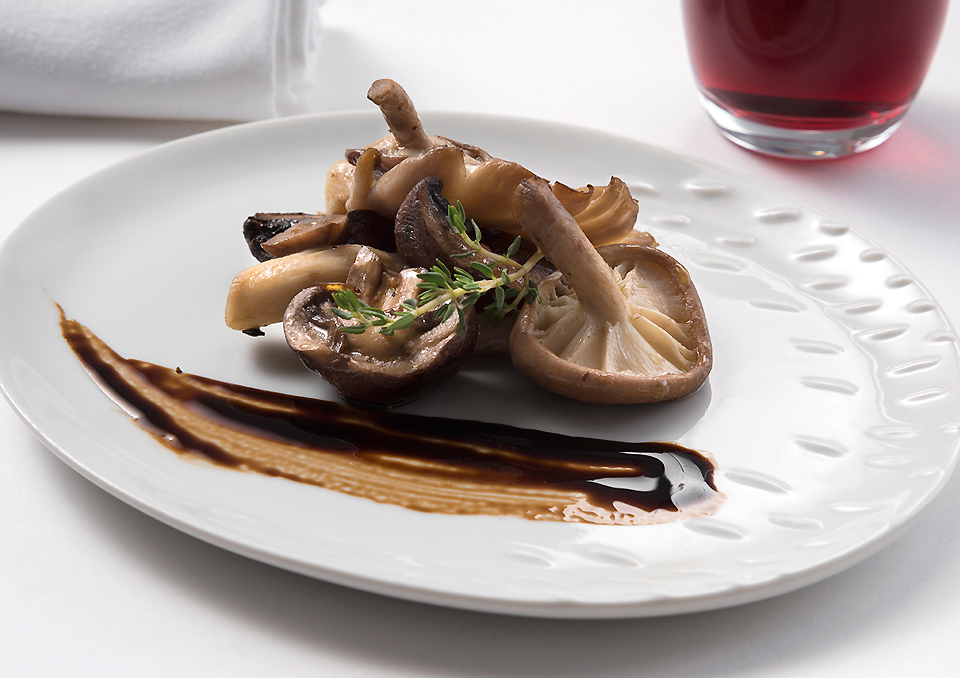 Roasted-mushrooms-in-truffle-oil-and-balsamic-reduction