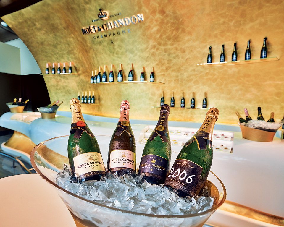 emirates-lounge-moet