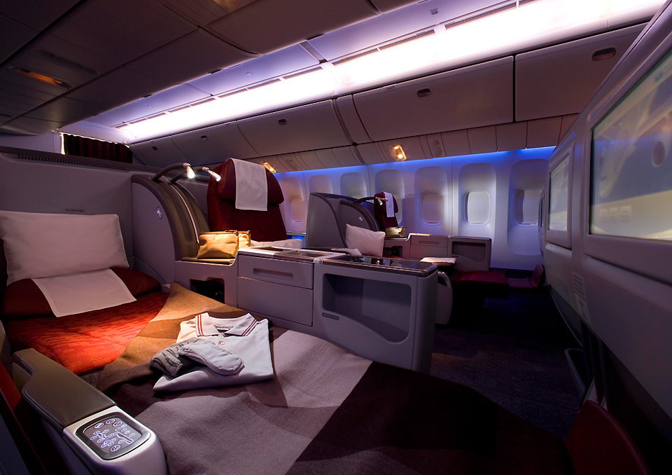 qatar-airways-boeing-777-200lr-business-class-seat