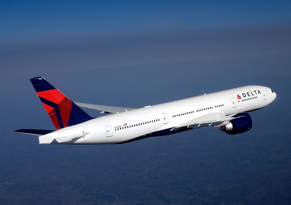 Boeing-777-200LR-in-flight_0